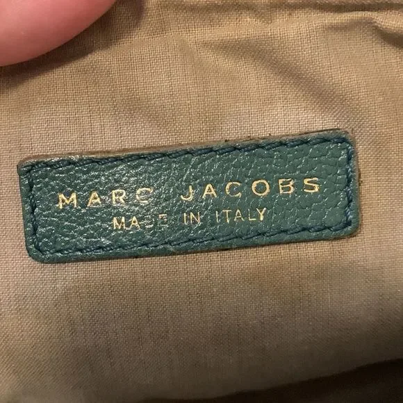 MARC JACOBS 100% AUTHENTIC BEAUTIFUL QUILTED SHOULDER BAG WITH GOLD HARDWARE! 😍